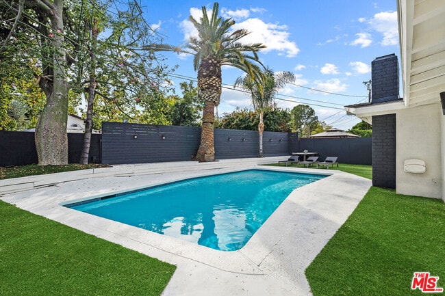 Photo - 20308 Mobile St