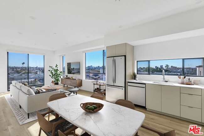 Photo - 521 N Gramercy Pl Unit 309