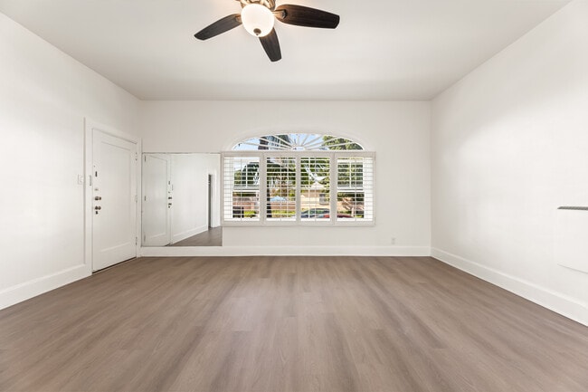 Building Photo - 6250 S Van Ness Ave