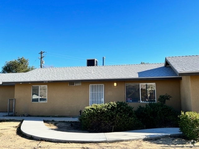 Building Photo - 58785 Barron Dr Unit B Rental