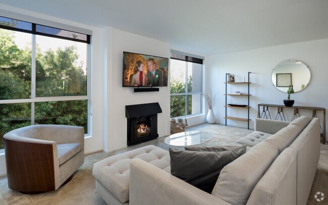 Building Photo - 927 N Kings Rd Unit 317 Rental