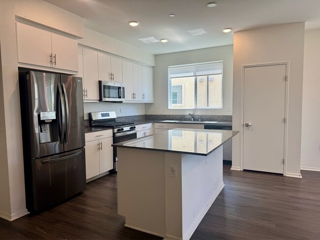 Building Photo - 5208 Surfwalk Wy Unit 154