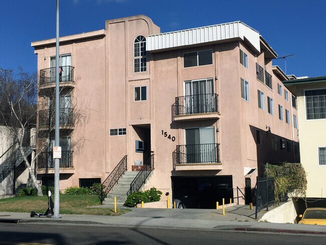 Building Photo - 1540 S Fairfax Ave Unit 7