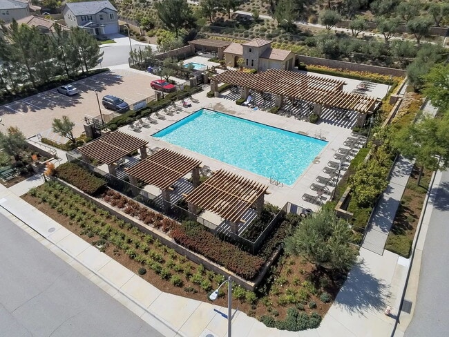 Building Photo - Immaculate 5-Bedroom Executive Home in Desirable Plum Canyon