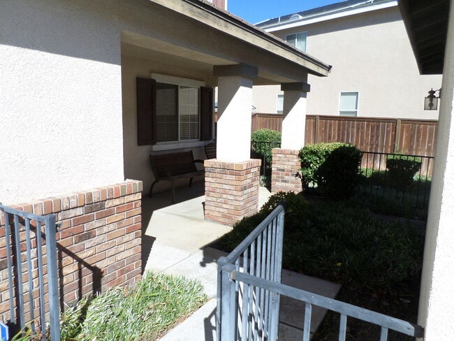 Photo - Great 4 BR + BONUS Room off Calle Del Oso Oro