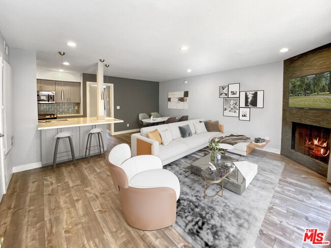 Photo - 1529 S Bundy Dr Apartment Unit 103