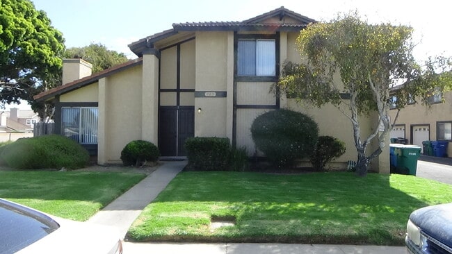 Building Photo - 725 Summerwood Ln