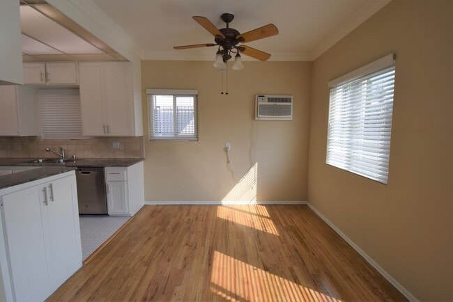 Photo - 12427 Riverside Dr Unit 01