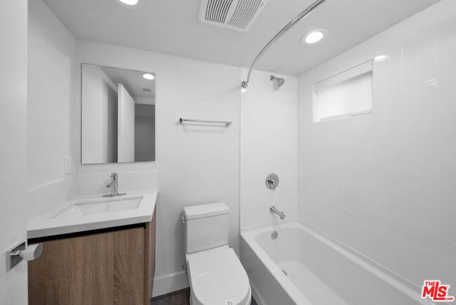 Photo - 11524 Emelita St