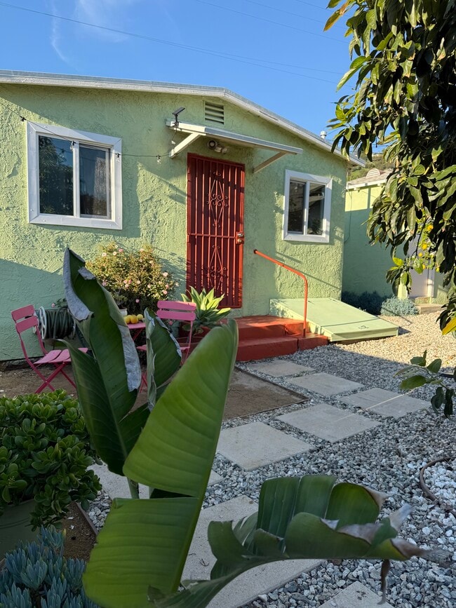 Building Photo - 3321 1/2 Alice St