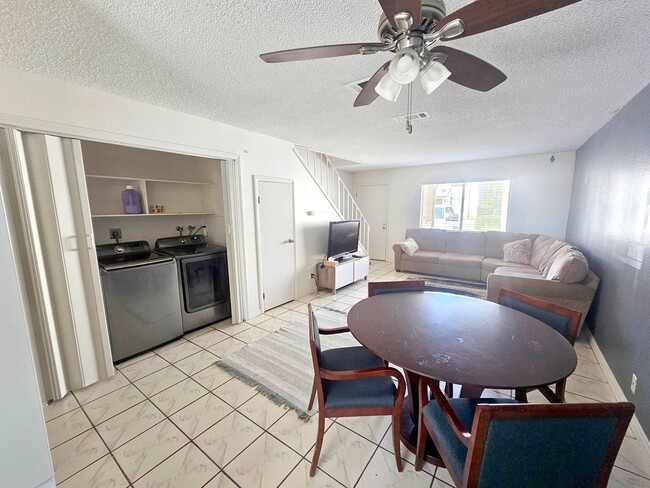 Photo - 2 bed/ 1.5 bath Townhouse with private garage