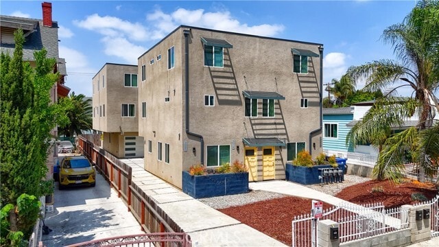 Building Photo - 3019 Raymond Ave