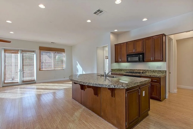 Photo - 27067 Sunningdale Way