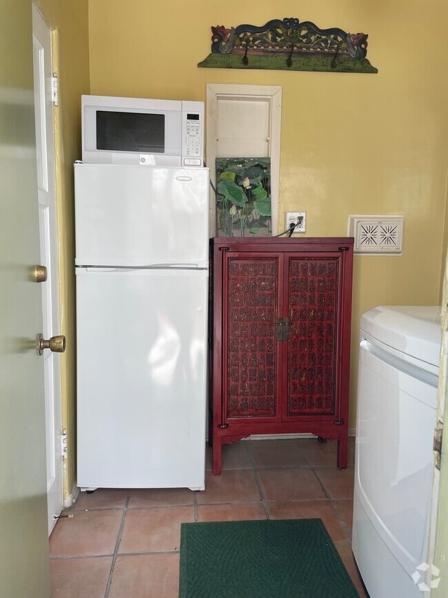 Building Photo - 8140 Blackburn Ave Unit 0 Rental