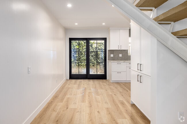 2BR, 2BA - 1000SF - Dining Room - 4311 Eagle Rock Blvd