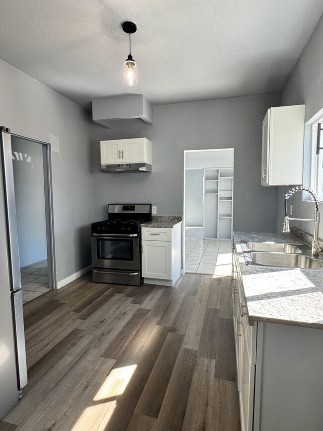 Building Photo - 4151 Dorsey St Unit 4153 Dorsey