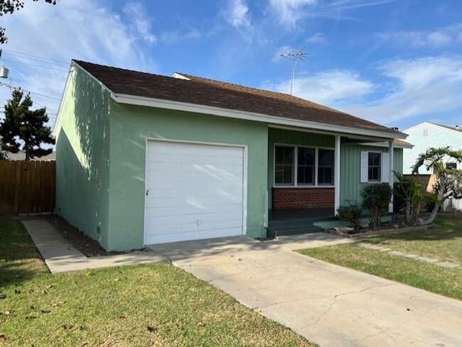 Photo - Home with Great Outdoor Space!