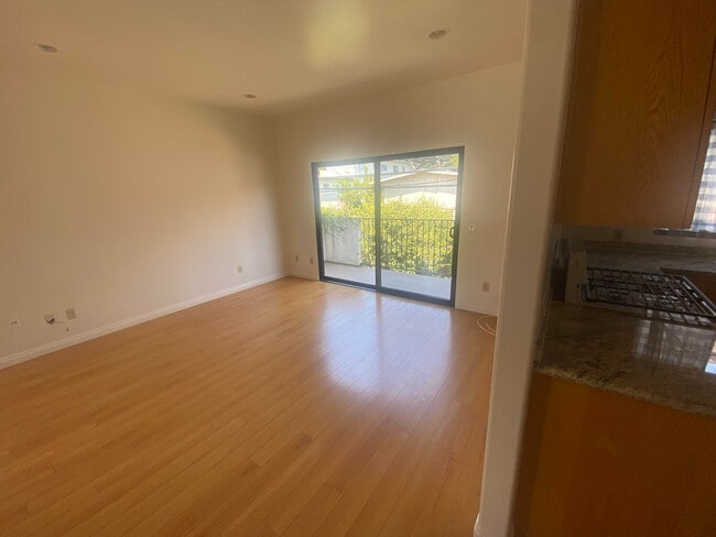 Photo - 80 S Meridith Ave Unit 06