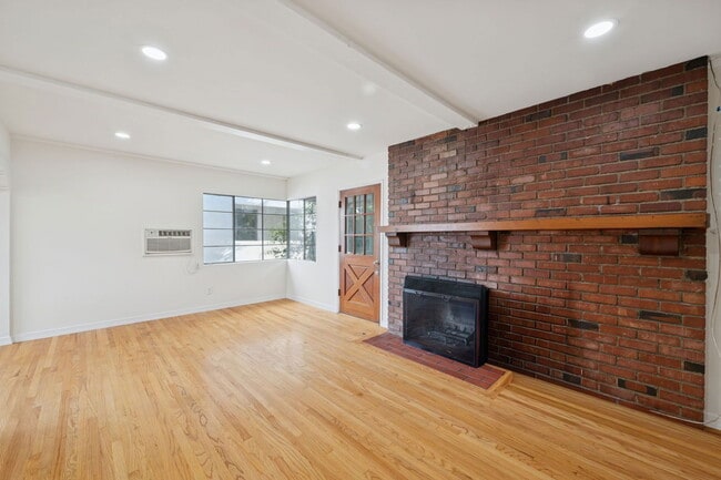 Photo - 11613 Moorpark St Unit 5