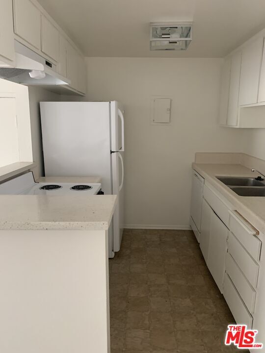 Photo - 1820 S Bentley Ave Unit 103