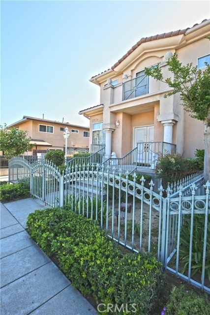 Building Photo - 327 San Marcos St