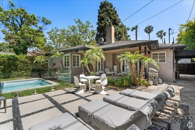 Building Photo - Luxury Private 2 bd Rental Home w/ Pool