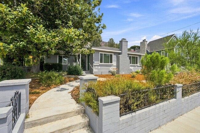 Building Photo - 259 Sturtevant Dr Unit 259 Sturtevant Dr