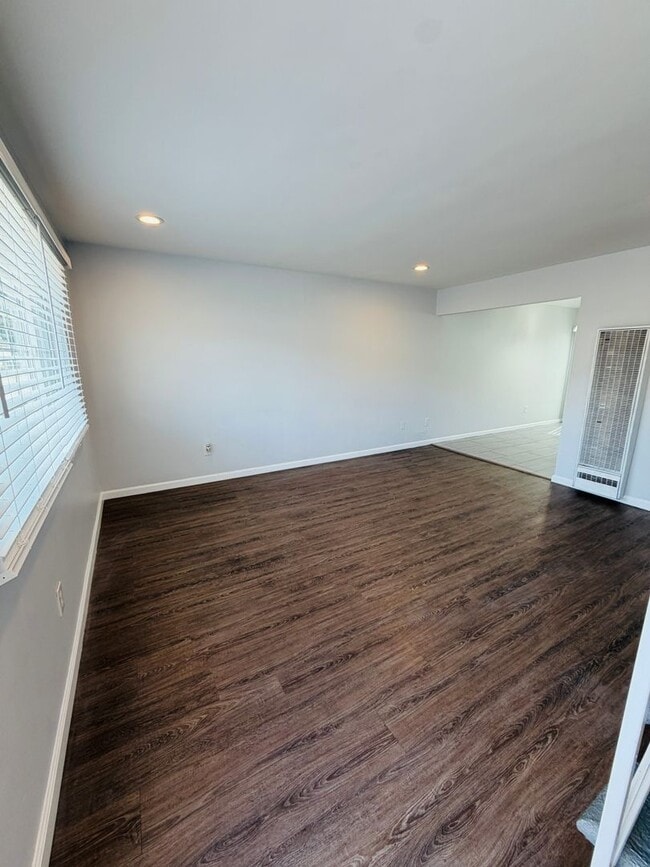 Building Photo - 112 Unit 112A
