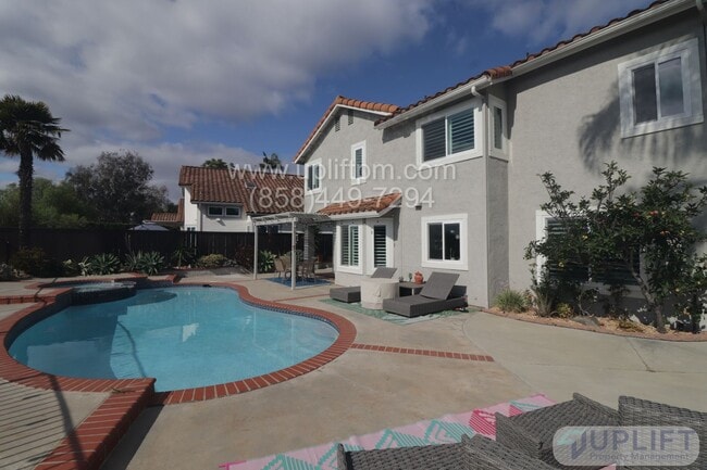 4 Bedroom Home with Pool & Spa - 4 Bedroom Home with Pool & Spa