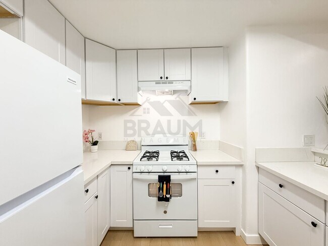Photo - 11035 Moorpark St Unit 102