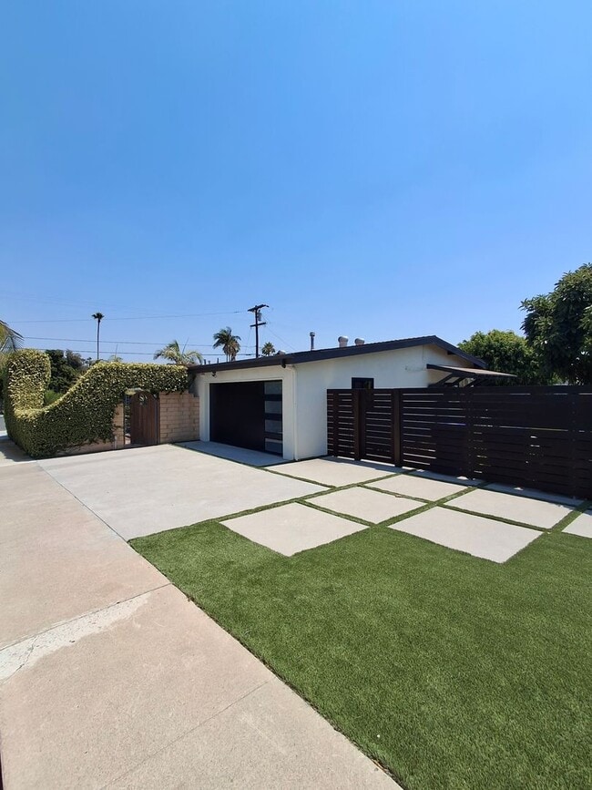 Beautifully Renovated Home with 2-Car Gara... - Beautifully Renovated Home with 2-Car Gara...