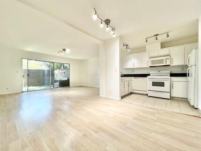 Photo - 4401 Kraft Ave Apartment Unit 13