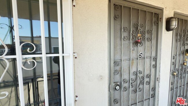 Photo - 979 S Kingsley Dr Unit 6