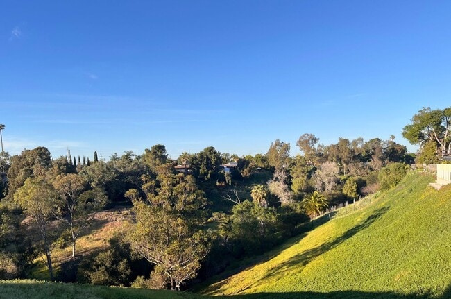 Building Photo - Shh....Clairemont's Best kept SECRET! Unit 3638 Pocahontas Court