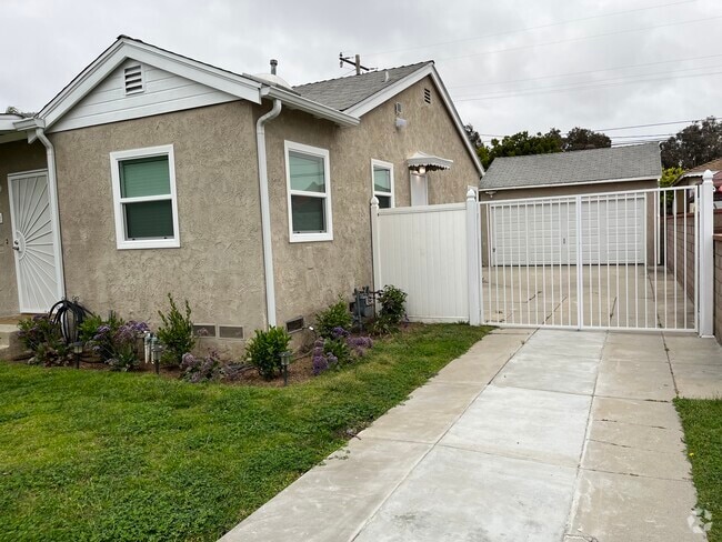 Building Photo - 15242 S Wilkie Ave Rental