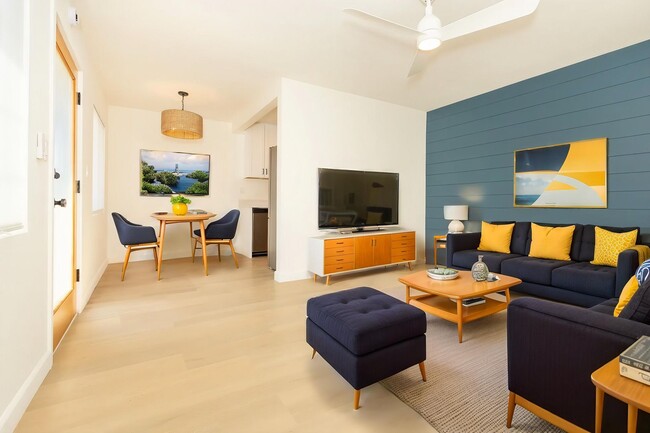 Building Photo - Stylishly Remodeled 1-Bed/1-Bath Gem in Crown Point / Pacific Beach. Only $1500 DEPOSIT! Unit 1942