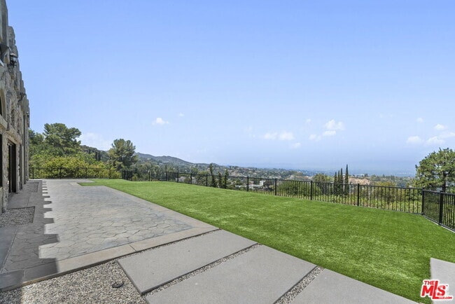 Building Photo - 15851 Mulholland Pl Rental