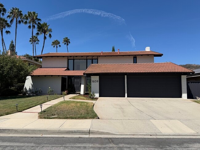 Building Photo - 1659 Cromwell Pl