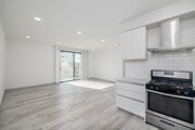 2BR, 2BA - 935SF - Kitchen - 941 Fedora St