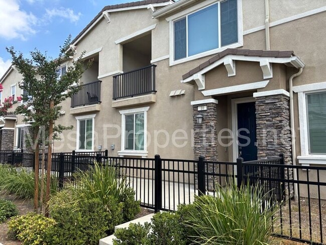 Building Photo - 16680 Wyndham Ln Unit #10
