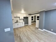 Photo - 960 N H St House