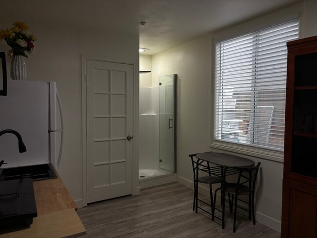 Photo - 15111 Hemlock Ave