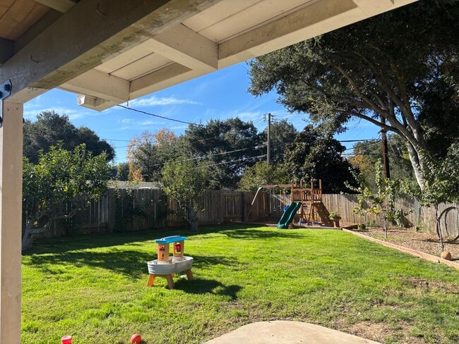 Photo - 545 Thumbelina Dr