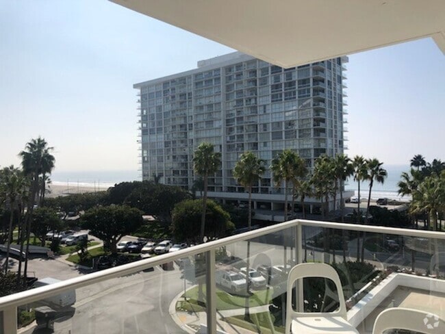Building Photo - 1810 Avenida Del Mundo Unit Vacation Rental