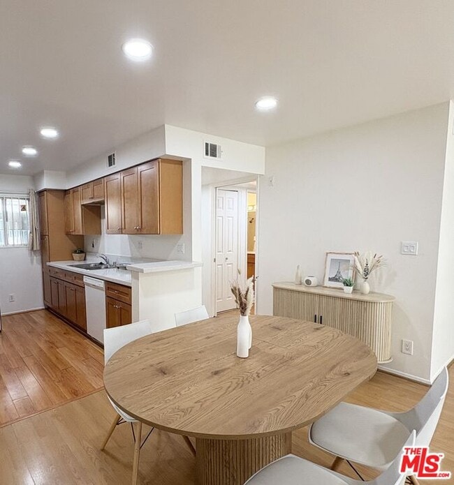 Photo - 433 S Manhattan Pl Unit 112