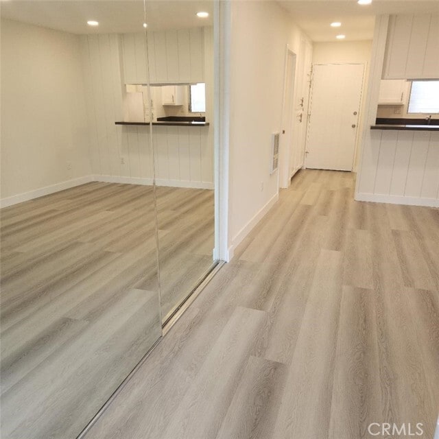 Building Photo - 1040 W MacArthur Blvd Unit 126