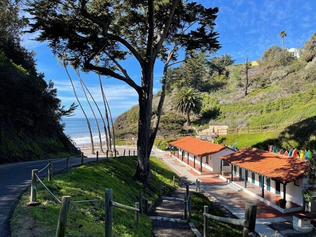 Building Photo - Peaceful Hope Ranch Living