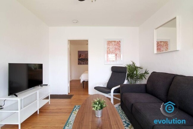 Building Photo - 4110-4116 Kansas St - 4114 Kansas St