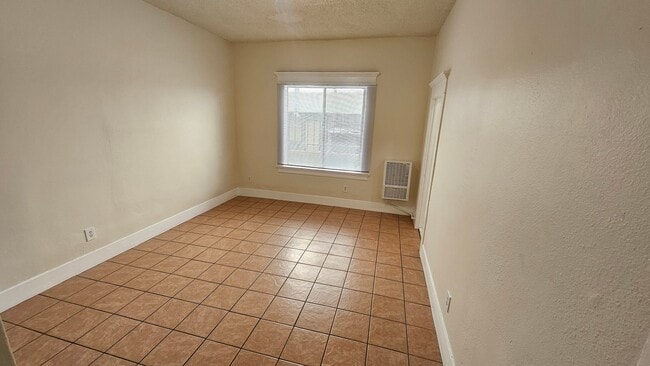 Photo - 743 S Burlington Ave Unit 4