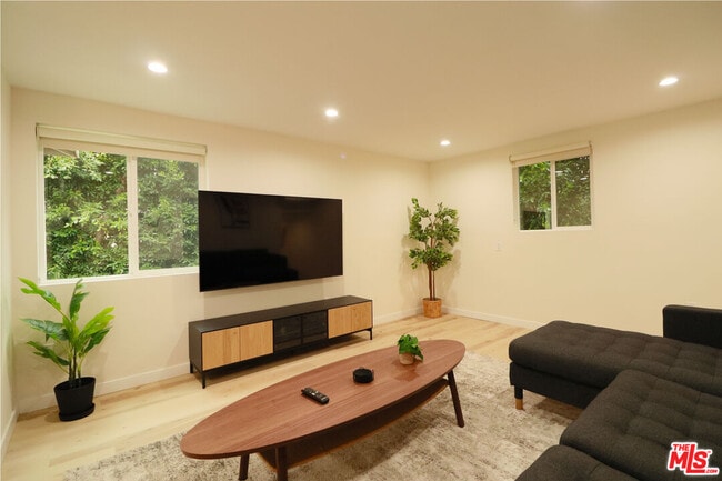 Photo - 9042 Phyllis Ave Unit B